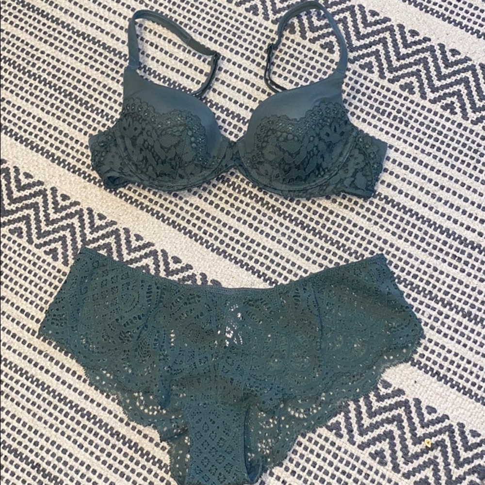 Victoria’s Secret Bra NWOT & Panty NWT set